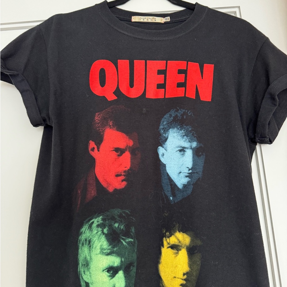 Alice + Olivia Black Queen Graphic Tee